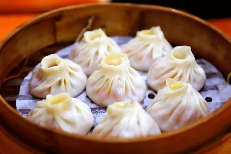 上海餐饮业的新鲜气象：从街头小吃到精致料理